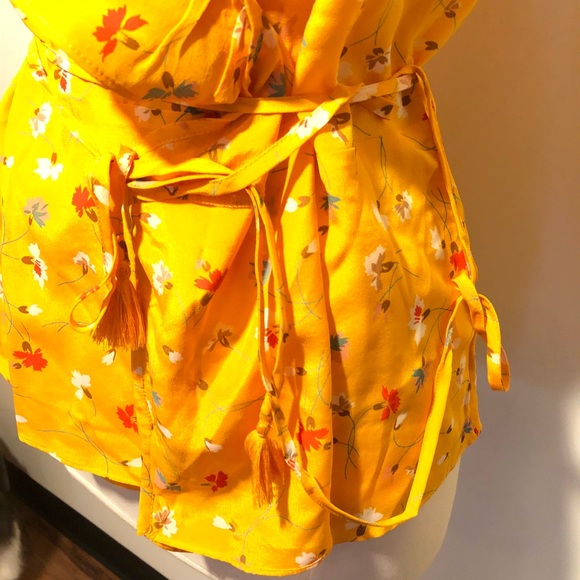 Madewell wrap top with flutter sleeves - Picture 4 of 6